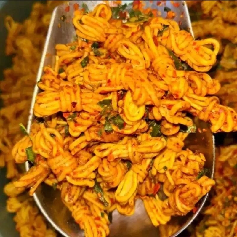 

MIE GULUNG PEDAS DAUN JERUK KEMASAN 100GRM
