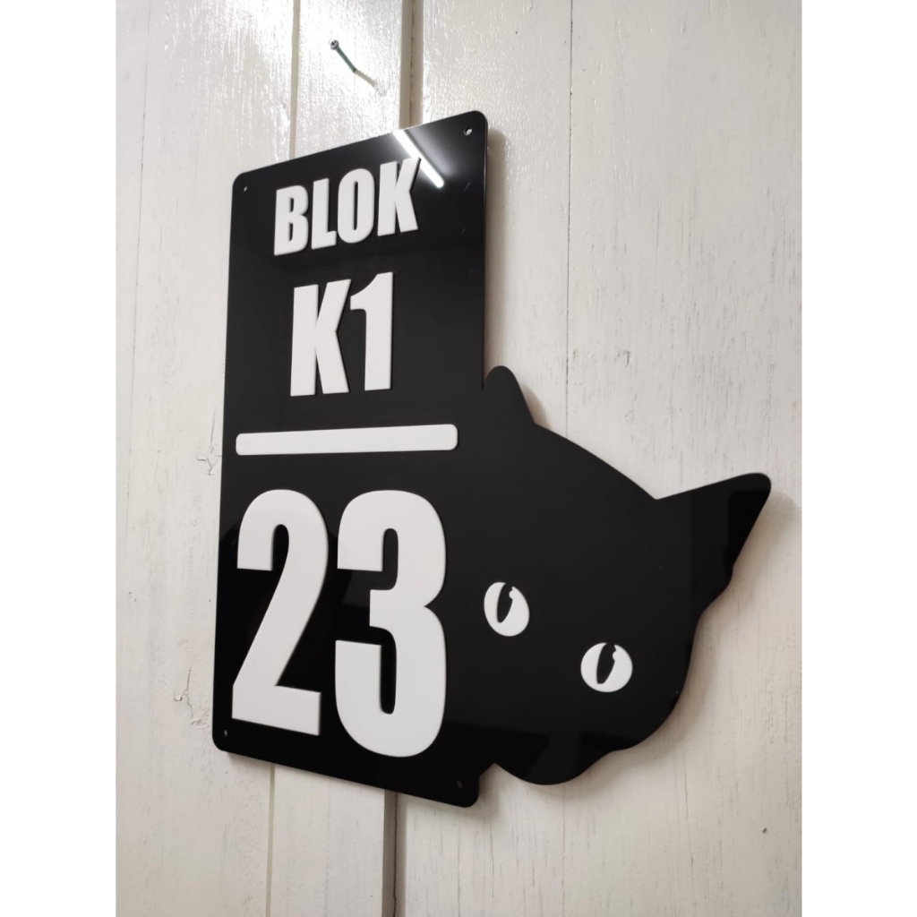 PAPAN NOMOR RUMAH AKRILIK KITTEN CAT KITTY 2MM 40X34CM HITAM PUTIH