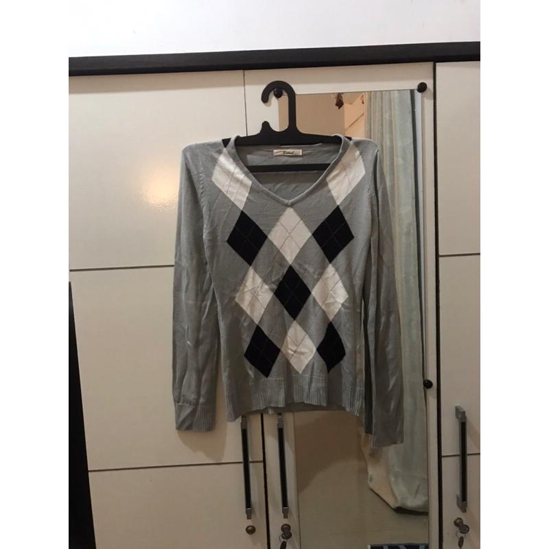 PRELOVED SWEATER KETUPAT