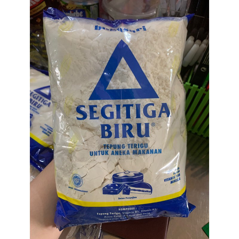 

Tepung segitiga biru tepung terigu untuk aneka makanan 1kg