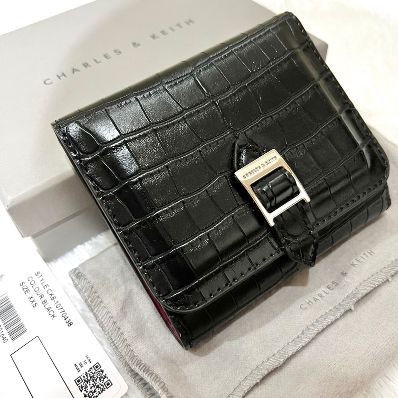 Dompet Charles and Keith Preloved Croc Effect Buckle Strap Short Wallet / Dompet Charles & Keith Pre