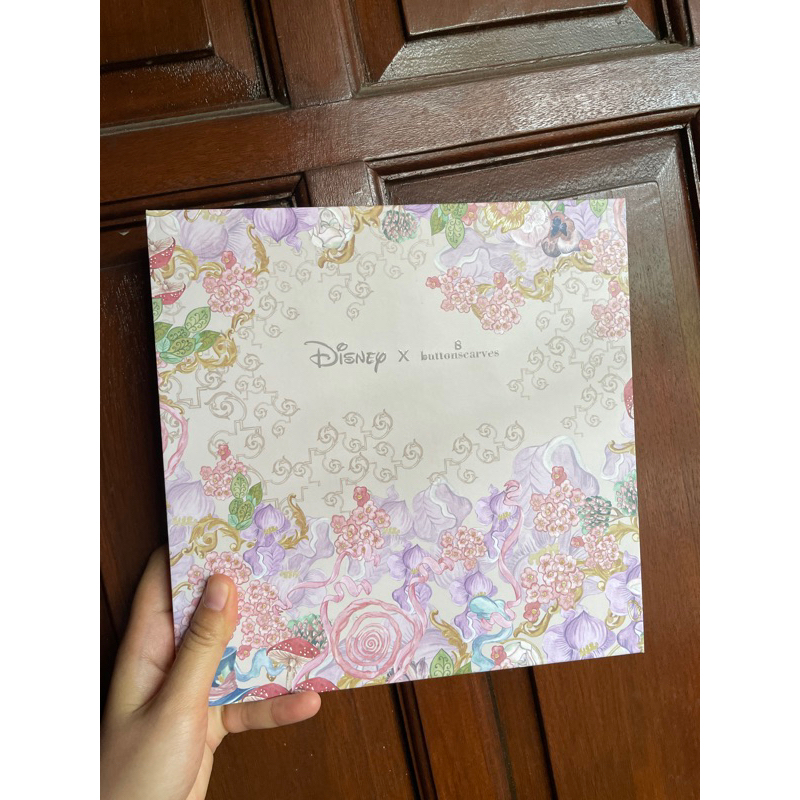 Buttonscarves X alice in wonderland