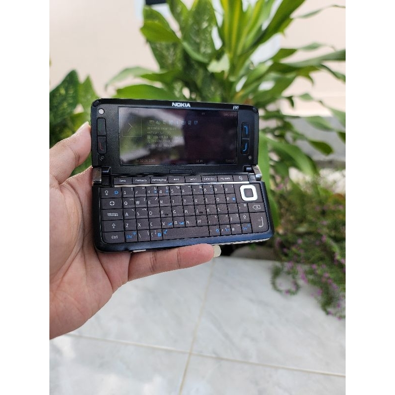 Nokia e90 communicator full original sinyal all operator mulus 96% mantap
