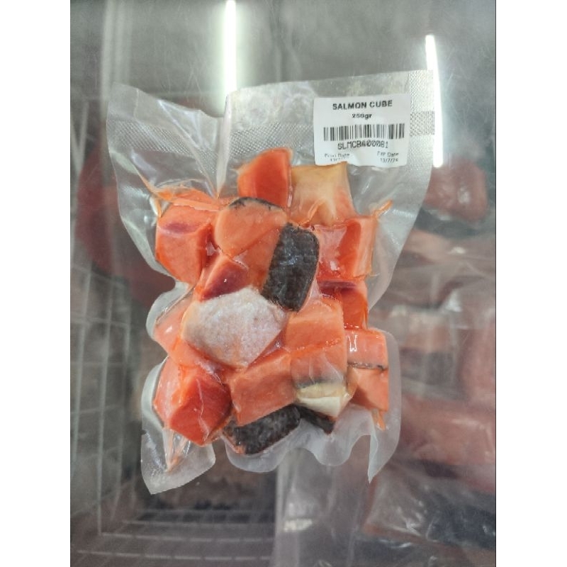 

Salmon cube daging ikan 250 gr