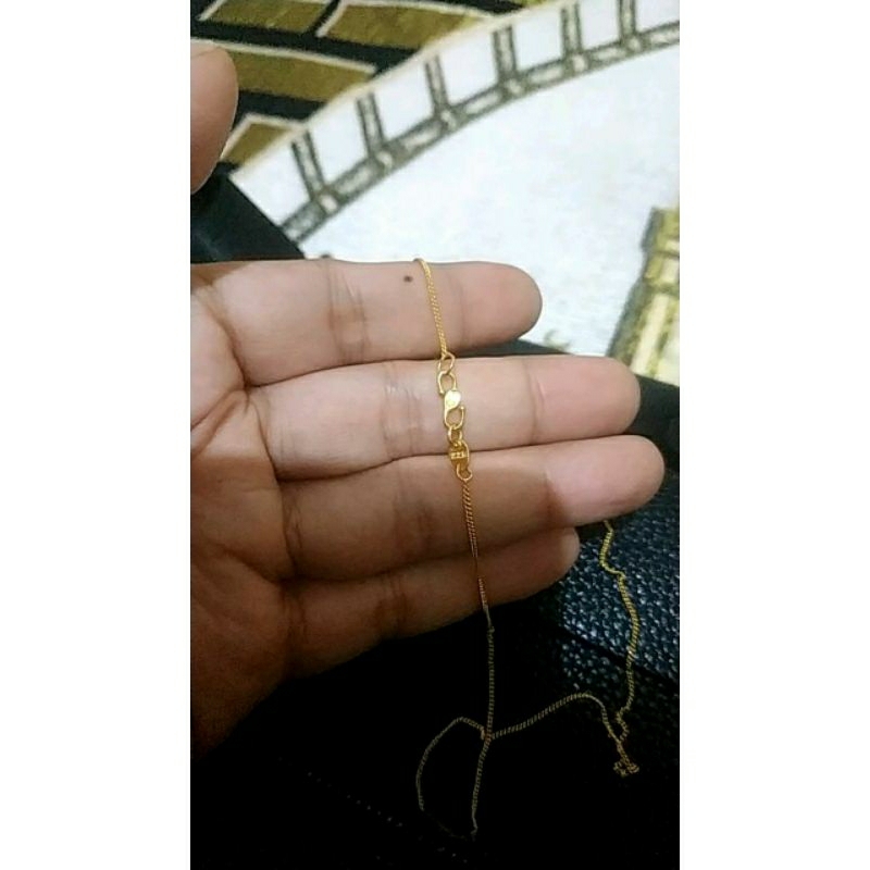 kalung dan liontin emas huruf z