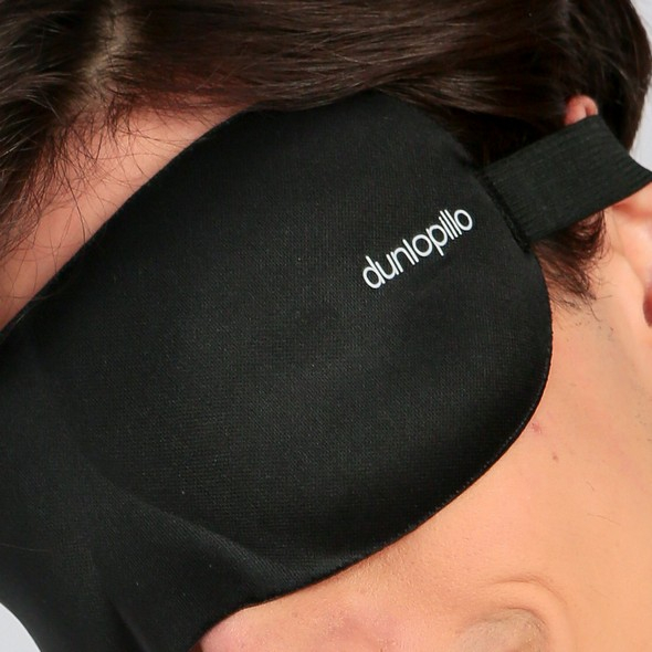 Dunlopillo 3D Sleep Mask Natural Sleeping Eye Mask Black ( penutup mata hitam ).