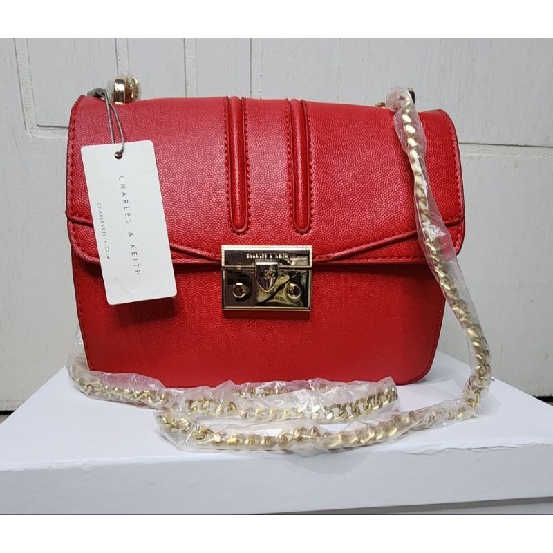 Tas Charles And Keith Merah
