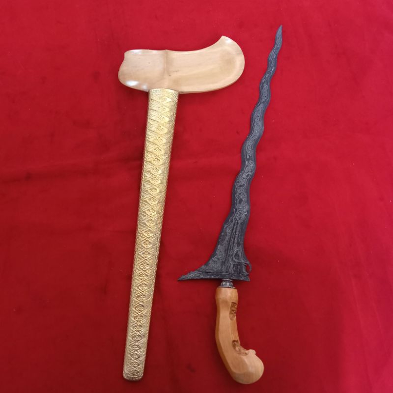 Keris Sengkelat Luk 13 Pamor Wos Wutah