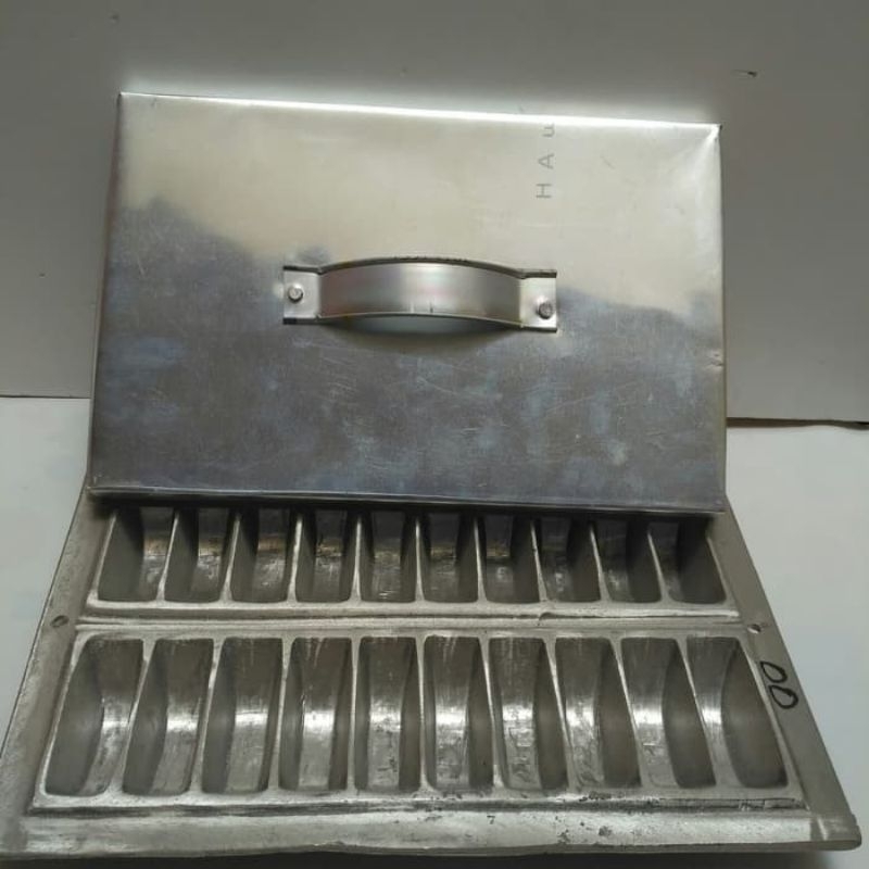 1 set cetakan kue pukis/pancong 20 lubang