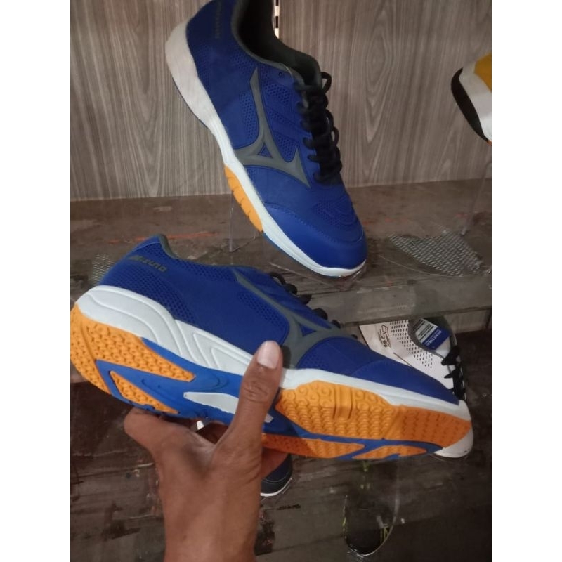 sepatu badminton mizuno