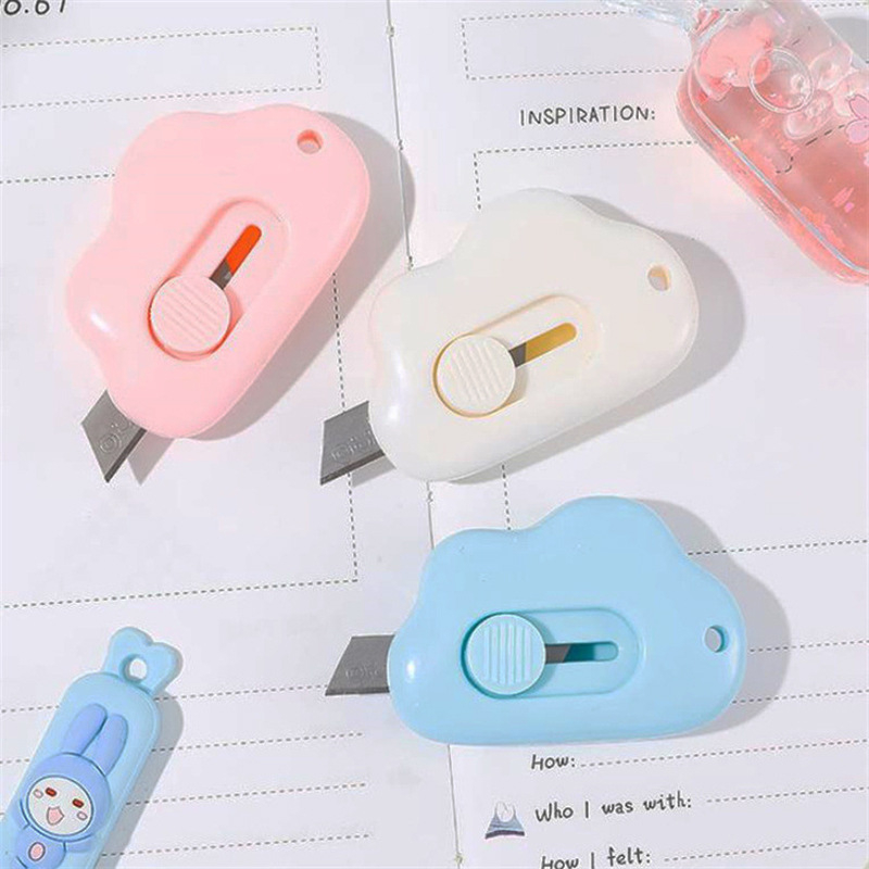 

Pisau Pemotong Kertas Mini Portable Cutter Mini Untuk Alat Tulis Kantor Potong Kertas