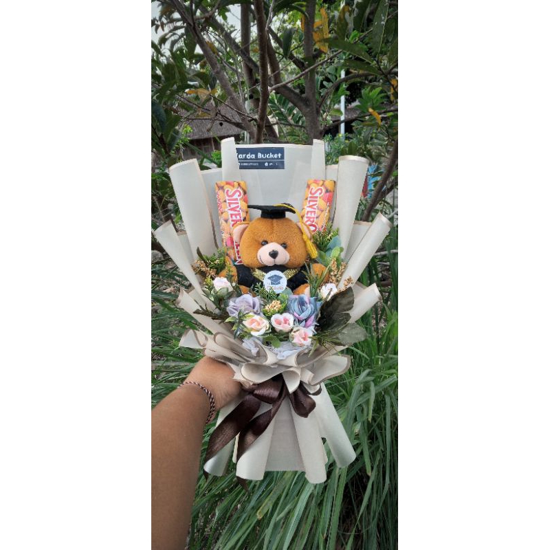 

bucket wisuda murah