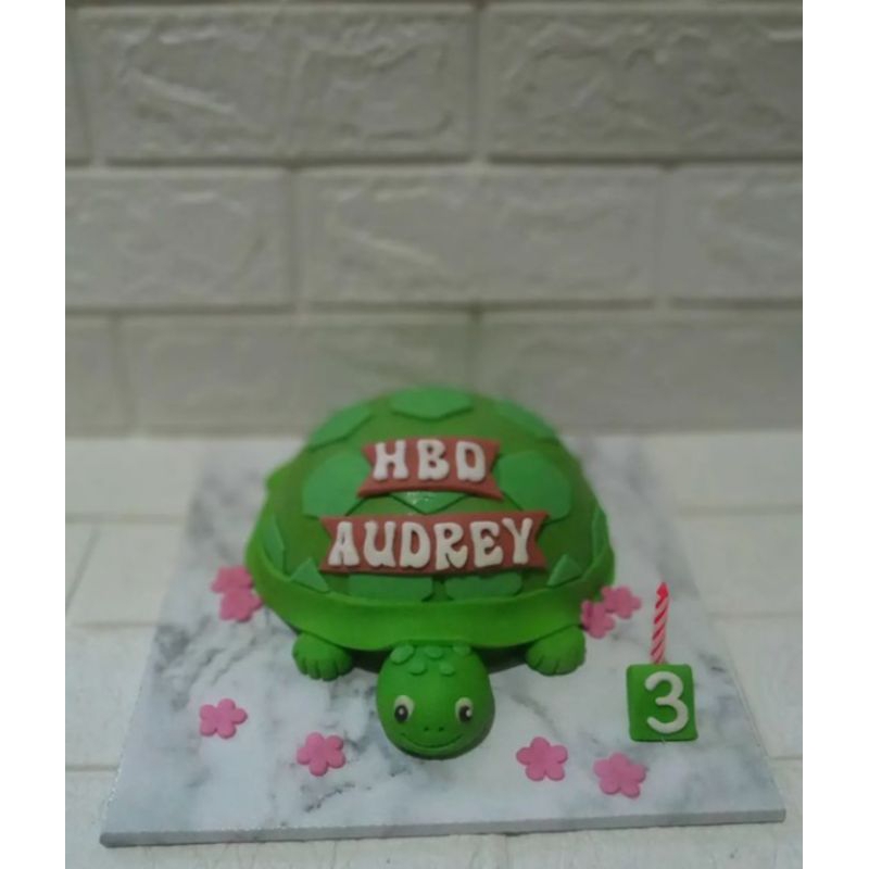 

pinata cake kura-kura