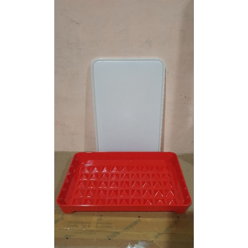 Tempat penyimpanan daging di freezer