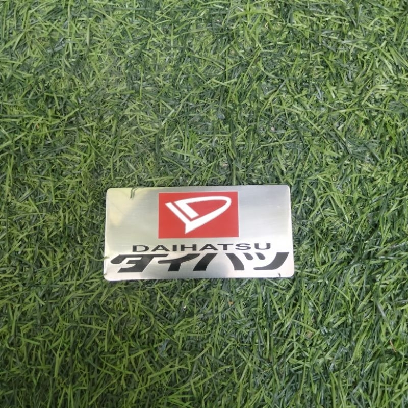 Emblem plat mobil DAIHATSU..