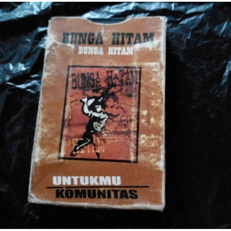 kaset pita bunga hitam