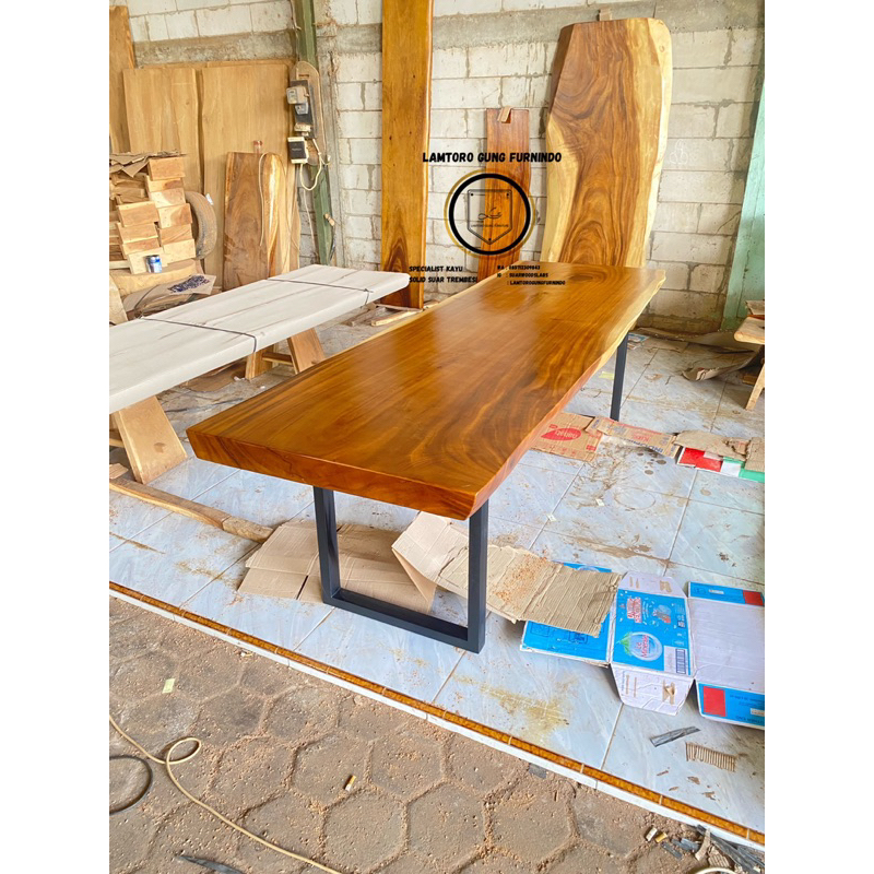 Meja makan solid trembesi kaki besi hollow