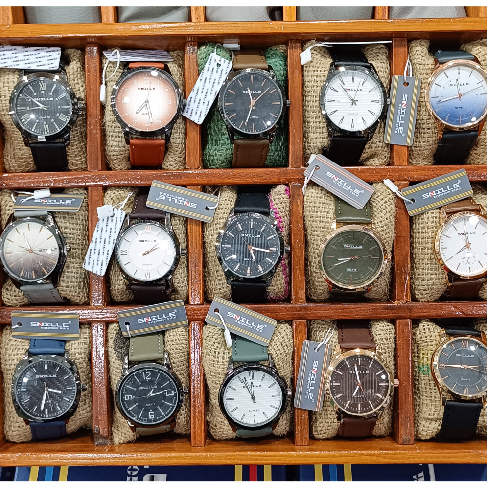 kotak display pajangan jam tangan bahan kayu