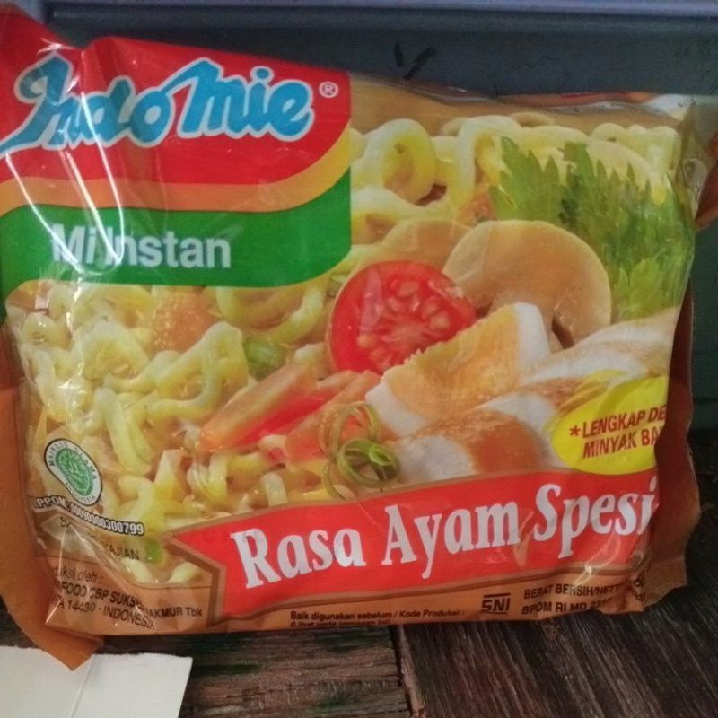 

INDOMIE kuah Ayam spesial isi 5