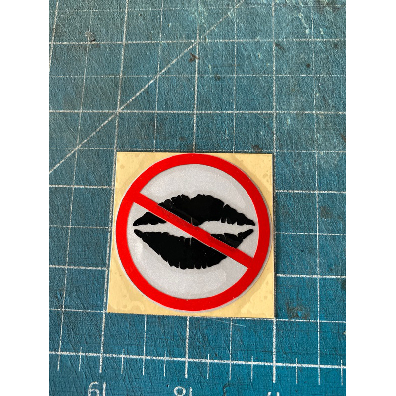 

STICKER DILARANG BIBIR PUTIH REFLAGTIF