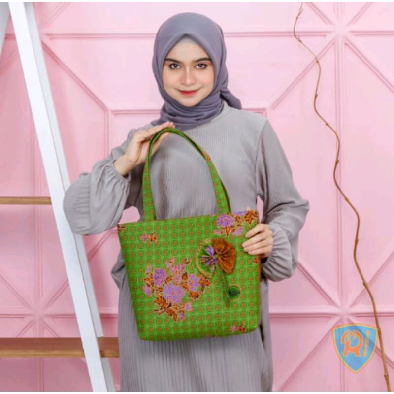 TAS SELEMPANG MUSLIMAT