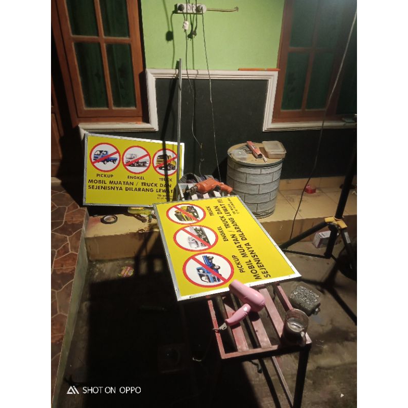 

papan nama papan stiker papan peringatan papan penunjuk arah