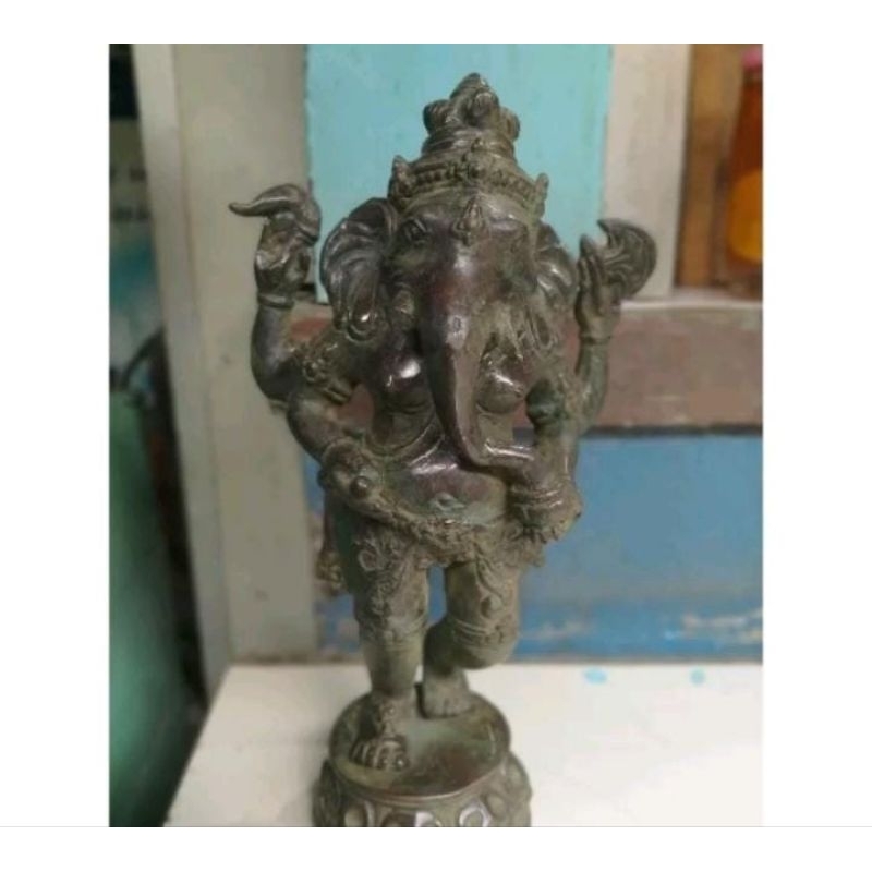 patung ganesha hitam besar