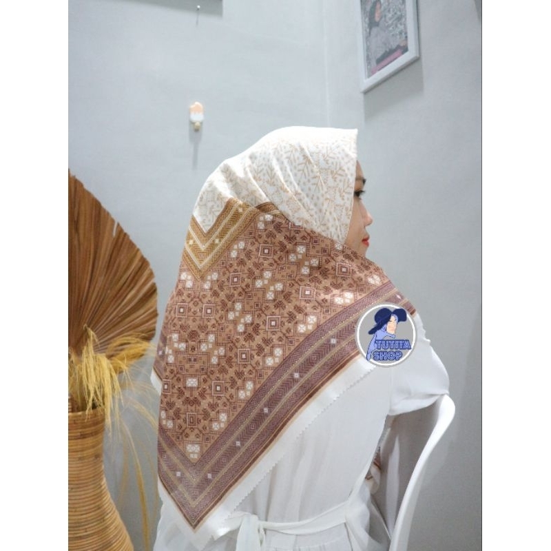 Hijab Segi Empat Voal Motif Warna Putih/ Khaki / Voal Motif Premium Cream/ Coksu