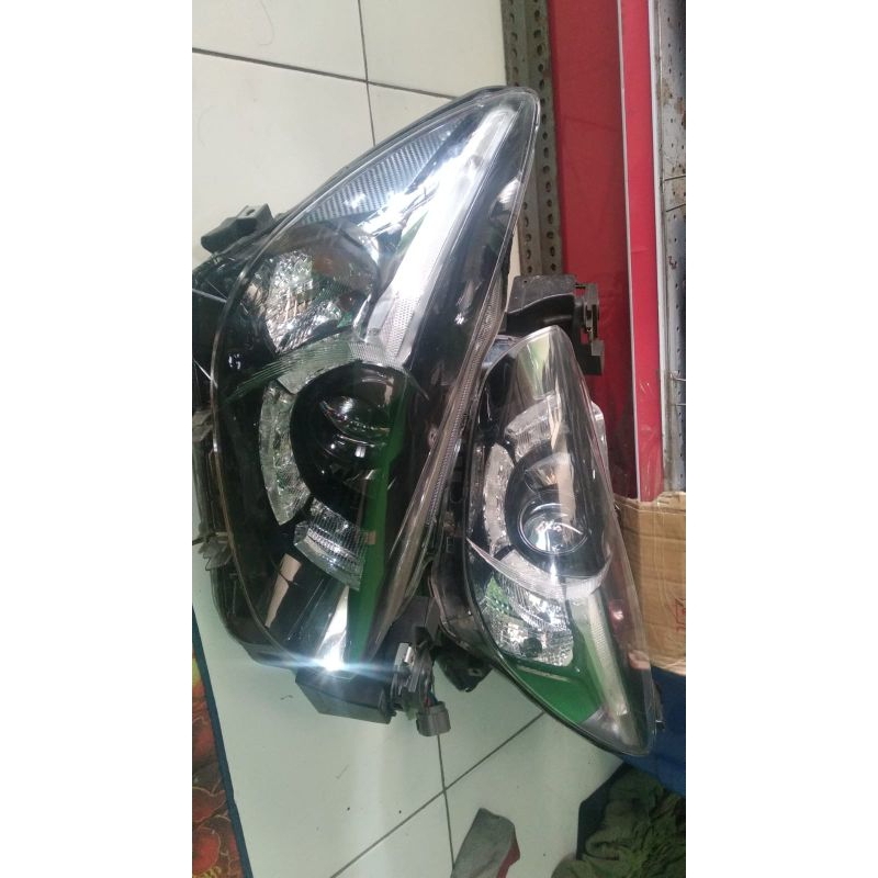 headlamp lampu depan Mazda 2 Skyactiv