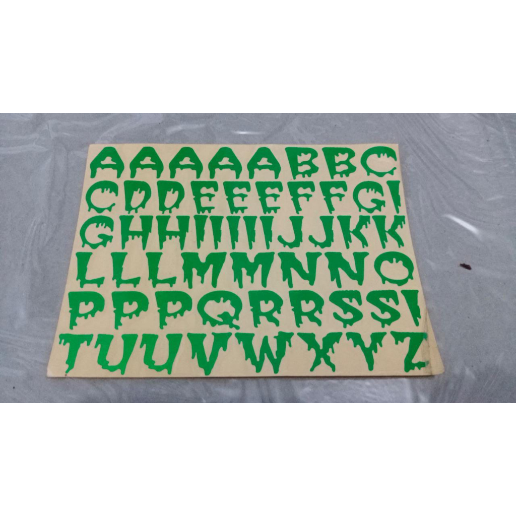 

STIKER KECIL CUTTING HURUF ABJAD BERBAGAI WARNA FONT DELFINO ITALIC