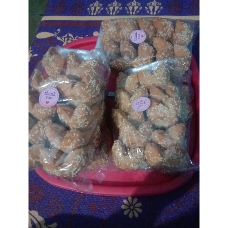 

onde-onde pecah atau ketawa