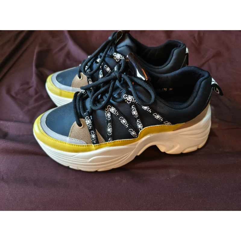 sepatu sneaker cewek merk gosh (PL)