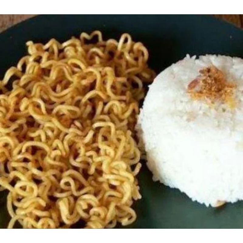 

Mie goreng + nasi Telor ceplok bumbu spesial