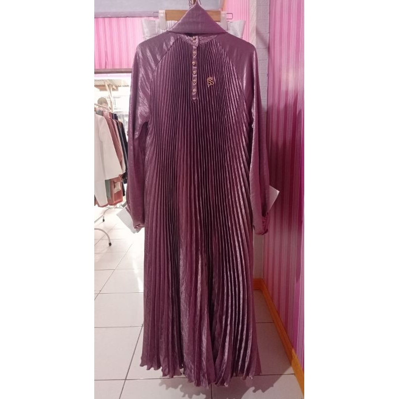 Gamis Set Pasmina Plisket by. Shella Saukia