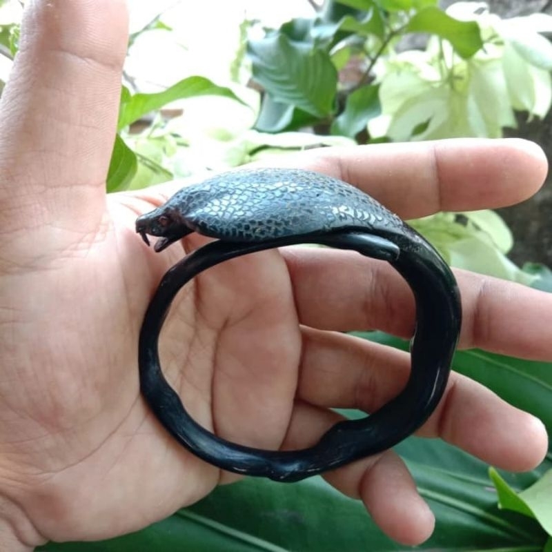 Gelang Akar Bahar Hitam Ukir Ular Kobra Original dan Berkualitas