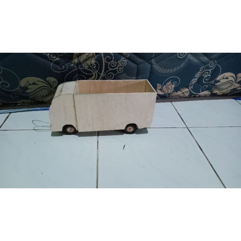 mentahan miniatur truk oleng