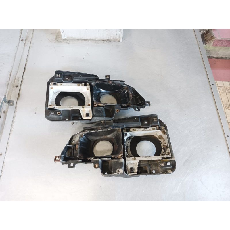 dudukan headlamp rumah lampu depan isuzu elf nhr 55 nkr 58 66 original copotan sepasang