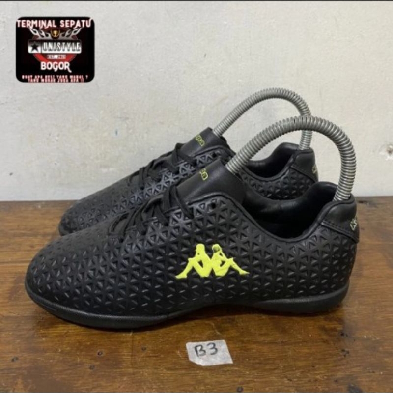 Sepatu Futsal anak Kappa size 33