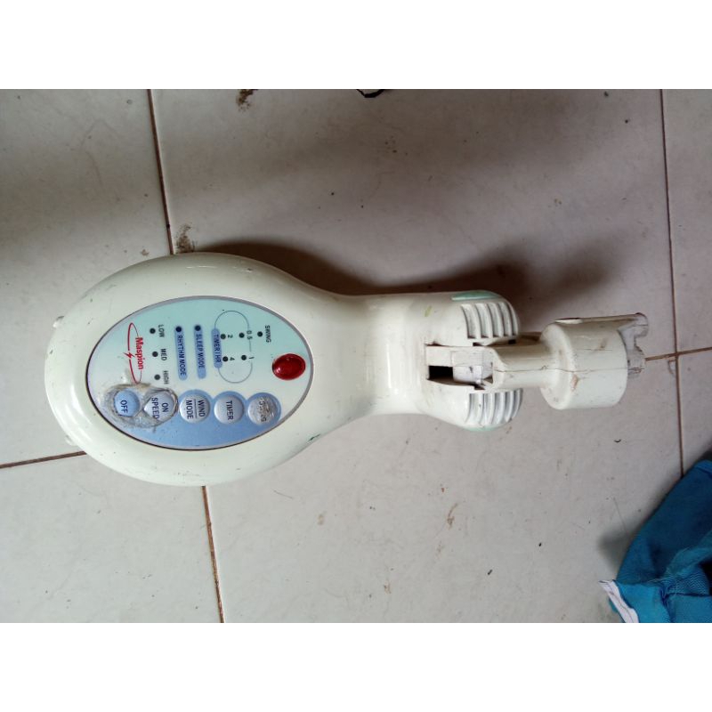 Body kipas angin dinding Maspion Remot