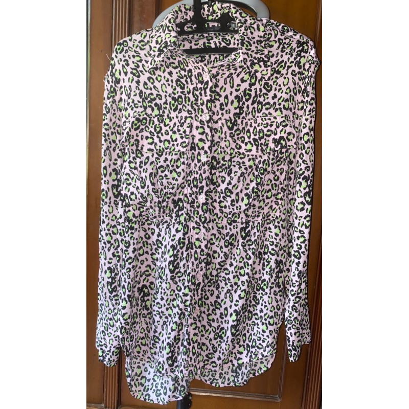 Preloved Leon Shirt Pink Benang Jarum