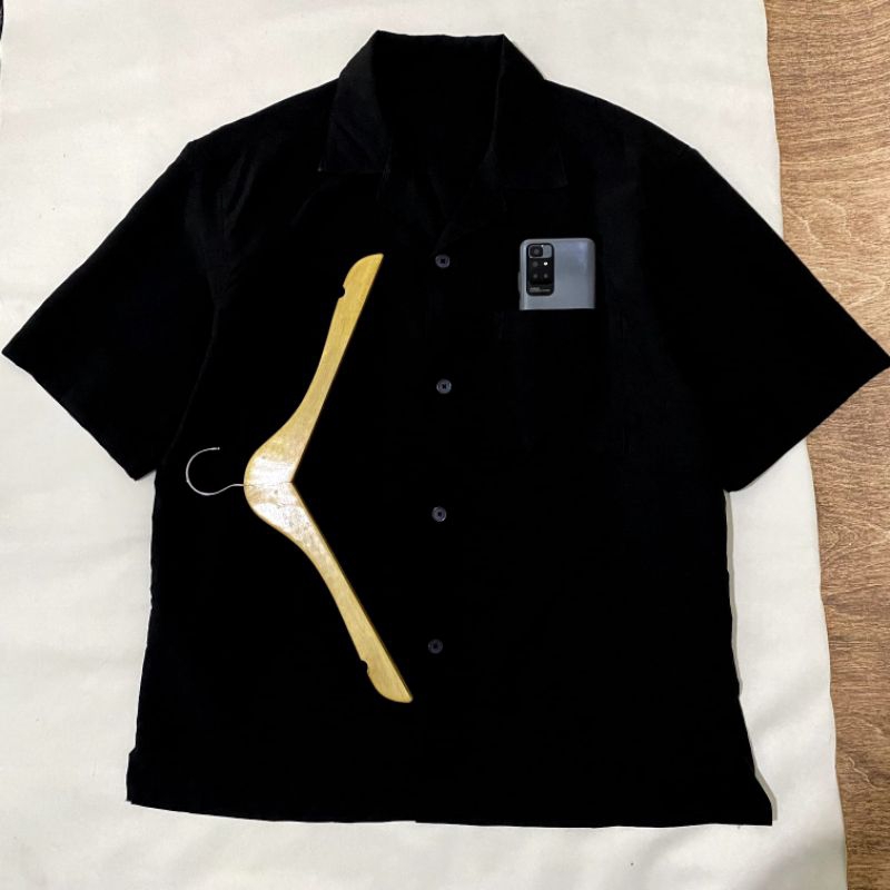 open collar GU warna hitam