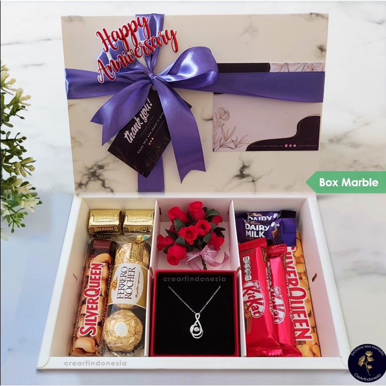 

Hampers Kalung Birthday / Hadiah Anniversary / Kado Ultah / Kalung Silver / Hampers Valentine / Snack Box Cokelat Cadbury Delfi CreArtindonesia - Valentine Premium Silver Hampers