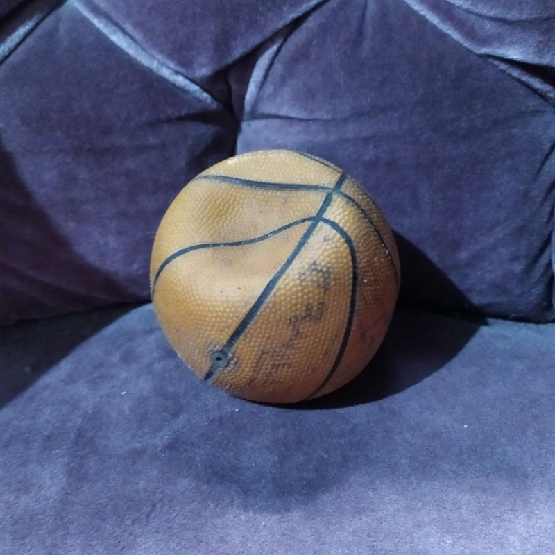 (Bekas) Bola basket mini karet