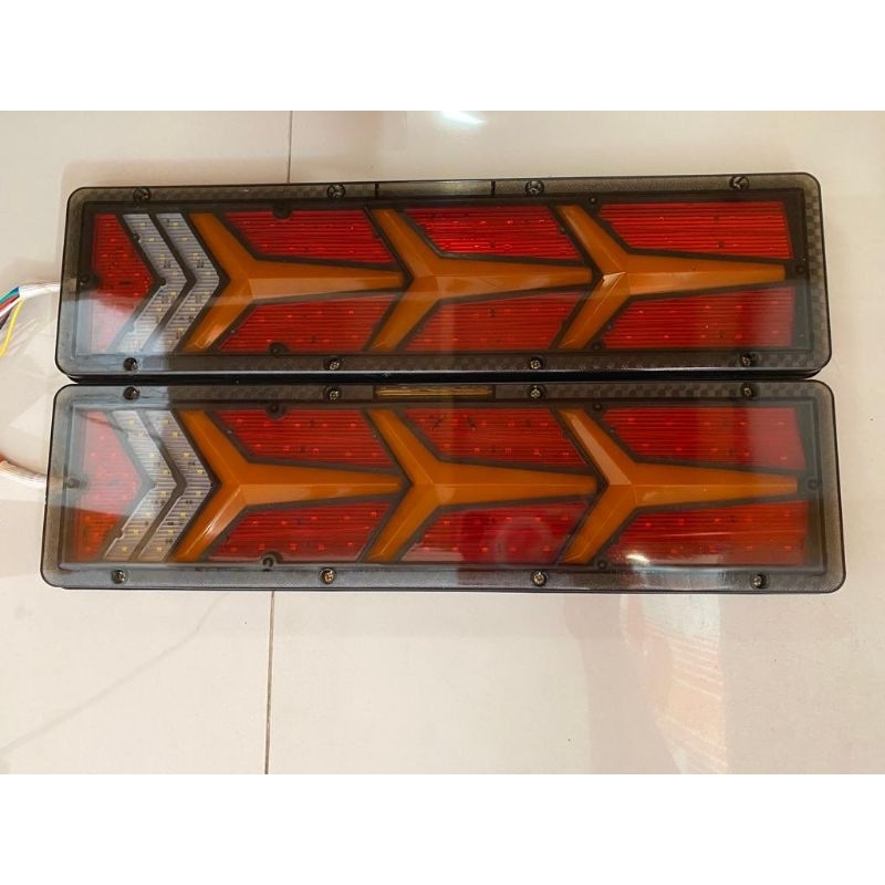 Stop Lamp Truk 24 volt model 3 panah