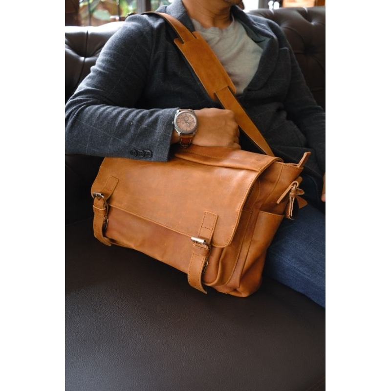 Tas Kulit Asli Pria Basunjoyo Messenger Tas Laptop 14 Inch Multifungsi Pull Up Leather