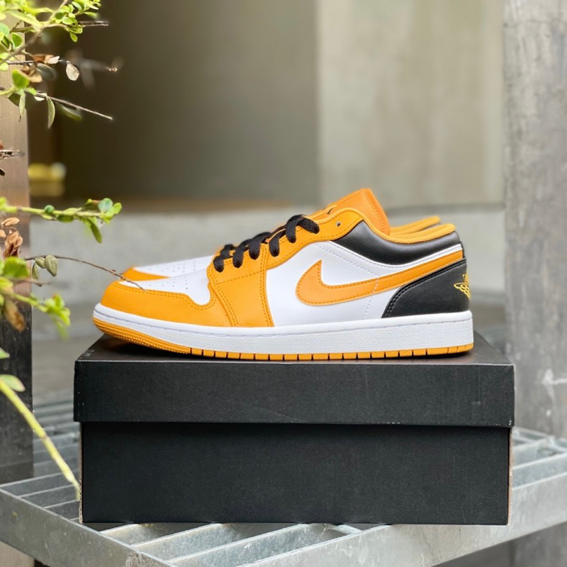 Nike Air Jordan 1 Low Yellow Toe Taxi 100% Authentic