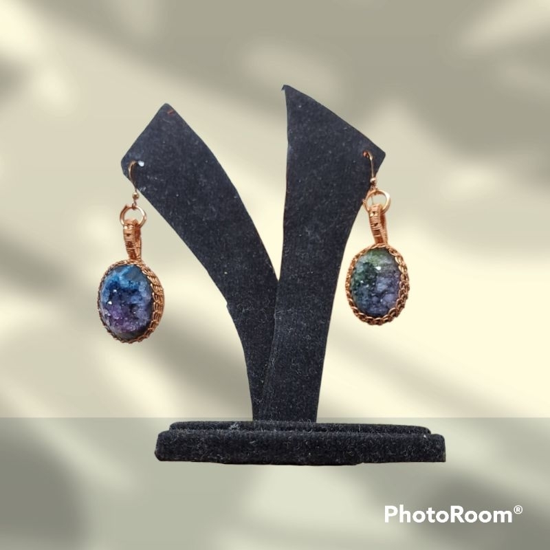 Anting batu druzy