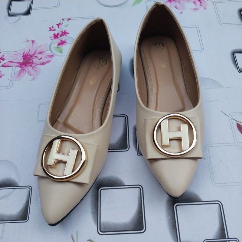 Sepatu kerja wanita elganio