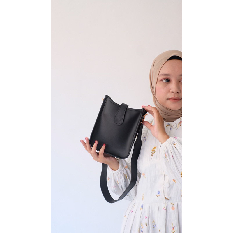 Eliza Sling bag (free dusbag)