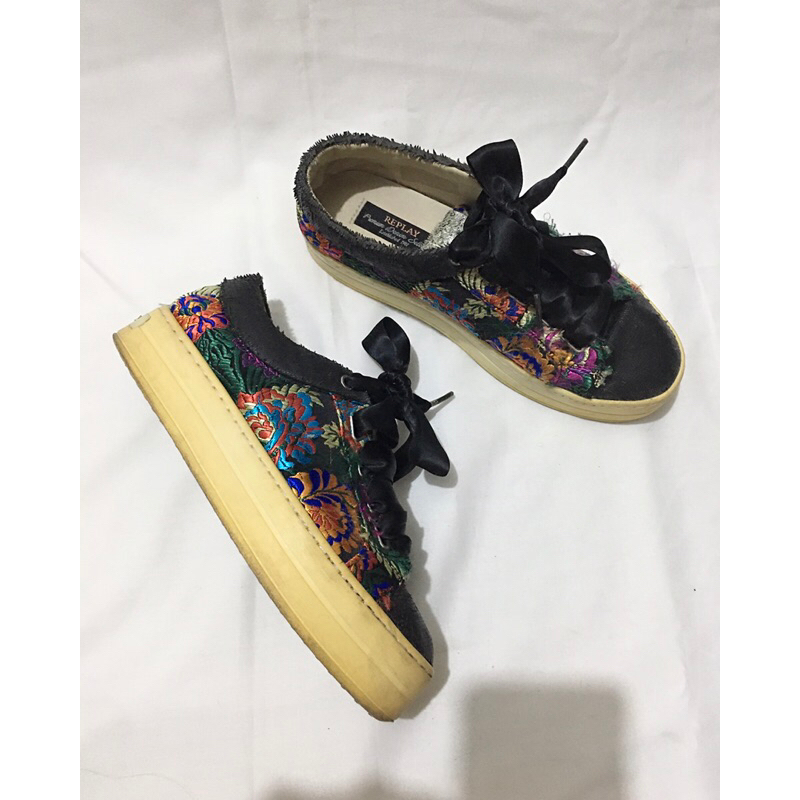 [ PRELOVED ] REPLAY Floral Embroidered Sneakers